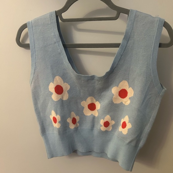 Cropped Sweater Tank Top - Picture 2 of 4